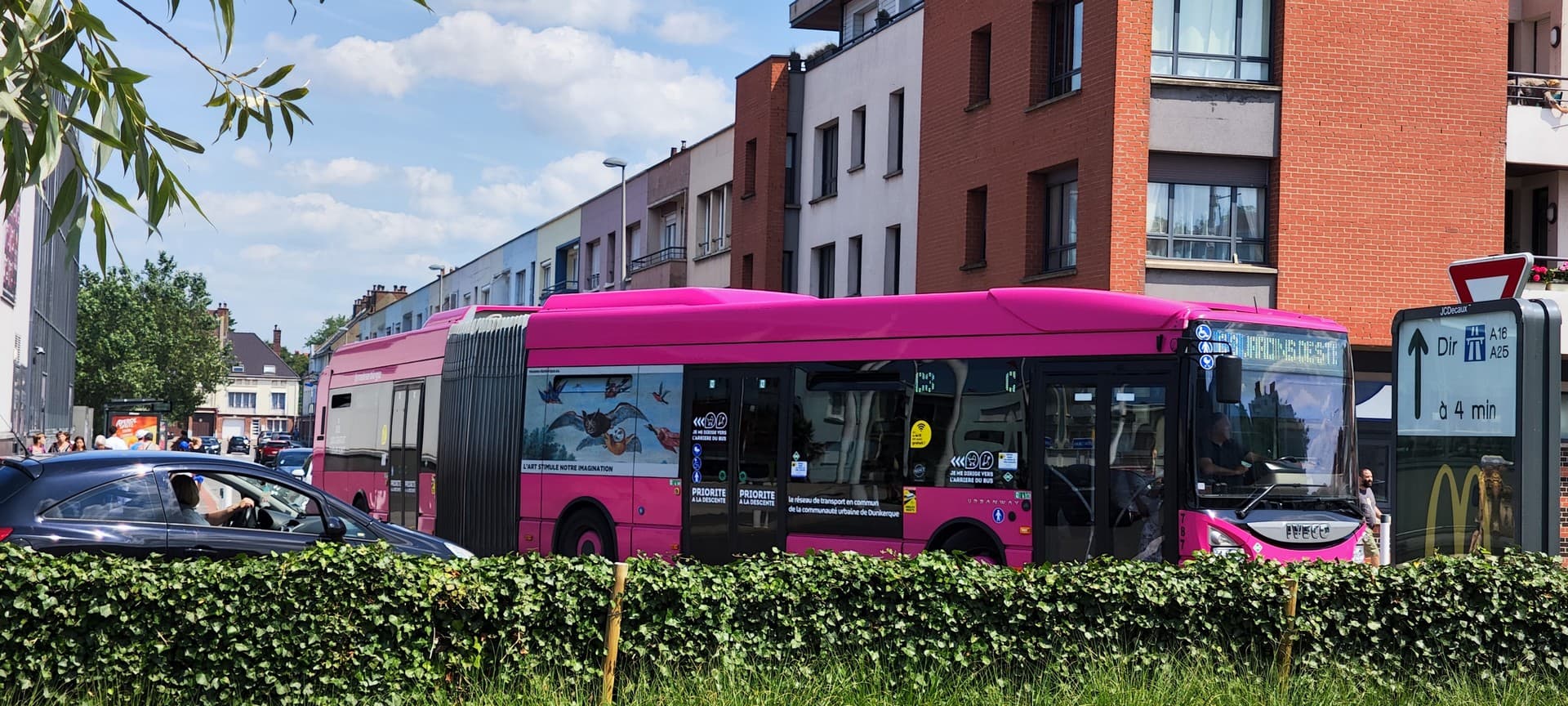 L'application DK’BUS Mobile. Pour connaître les arrêts à proximité et les lignes y passant en temps réel.
